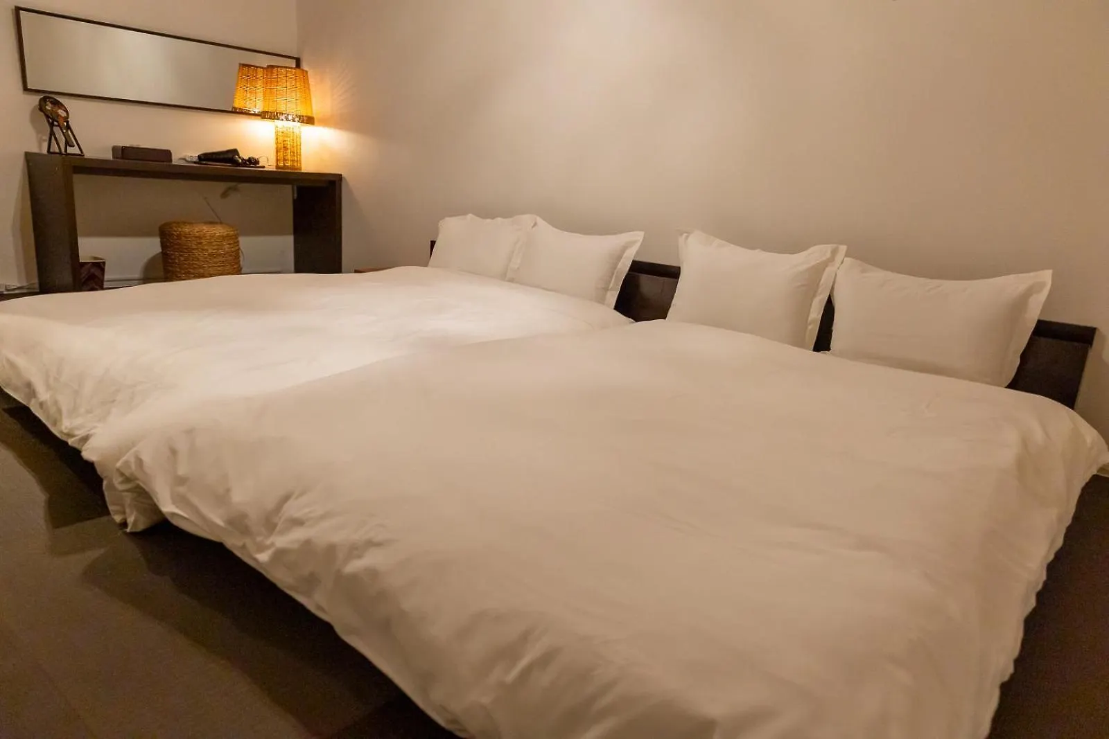 Elena Premium Namba Stay Осака